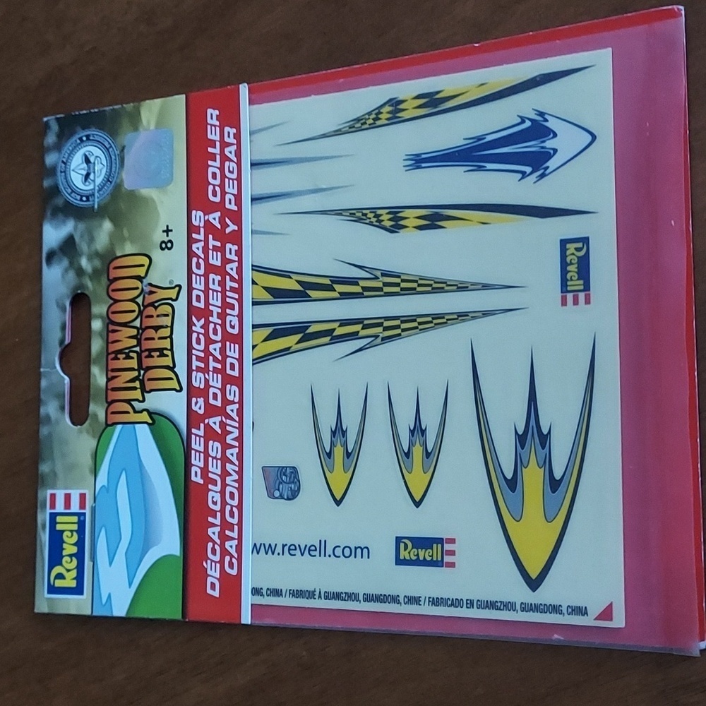 Revell Peel & Stick Decal D RMXY8676 8+